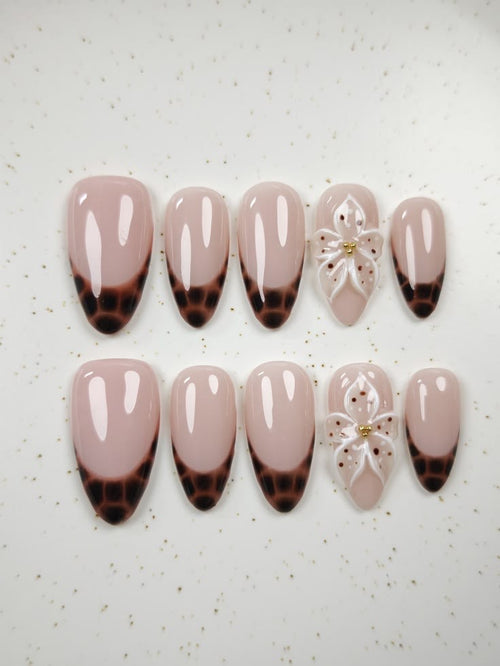 Press On Nails – Nude & Léopard Marron avec Fleurs 3D 🤎